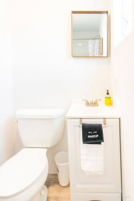 The Container Retreat @ 290 Wine Trail #9 Get Away Today! Hye Bagian luar foto
